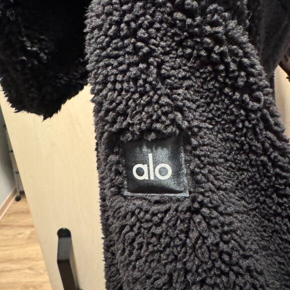 Alo Foxy Sherpa Jacket Size M - Picture 3 of 4